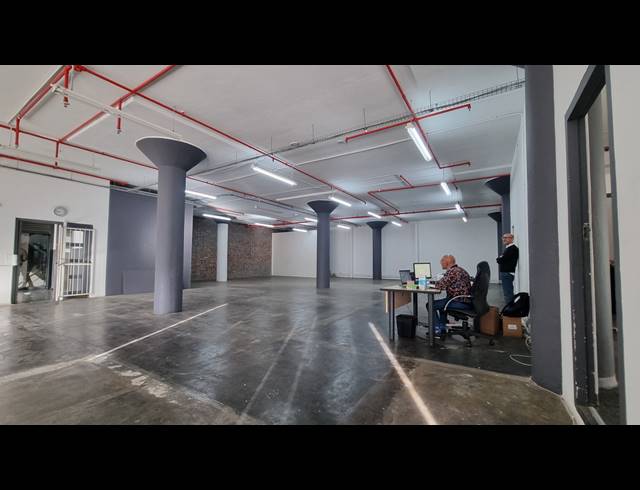 506M² BUSINESS TO LET IN WOODSTOCK